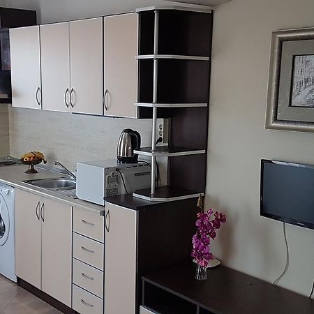 Tashevi Apartments Pomorie Eksteriør billede