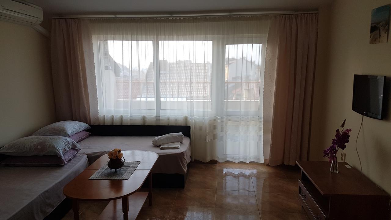 Tashevi Apartments Pomorie Eksteriør billede