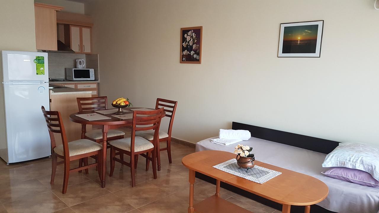 Tashevi Apartments Pomorie Eksteriør billede