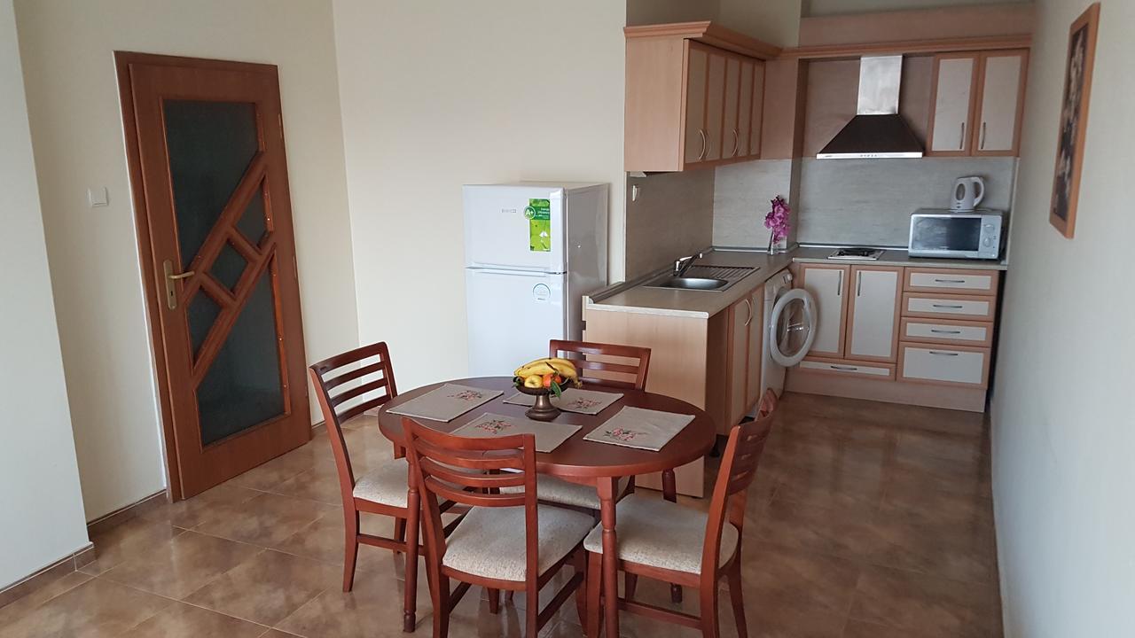 Tashevi Apartments Pomorie Eksteriør billede