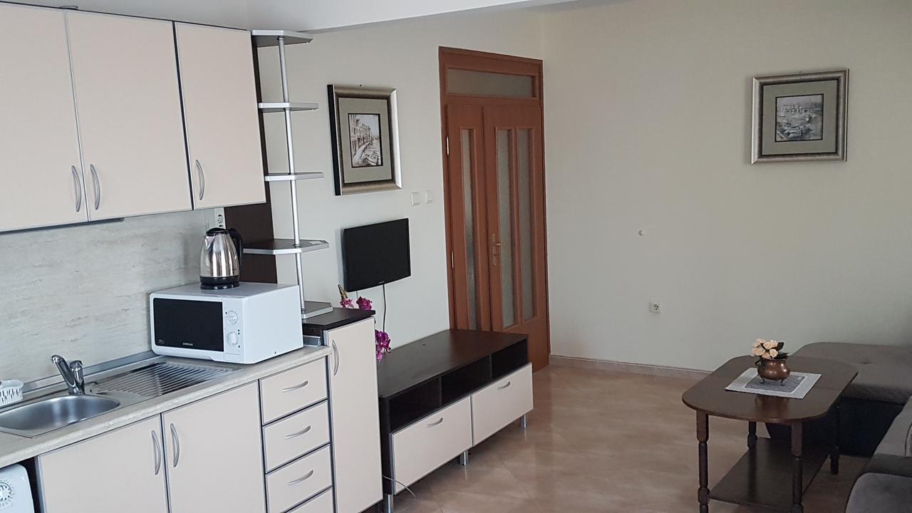 Tashevi Apartments Pomorie Eksteriør billede