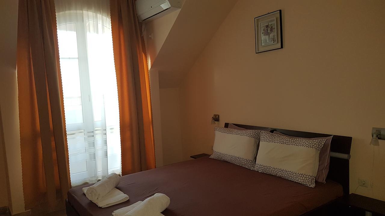 Tashevi Apartments Pomorie Eksteriør billede