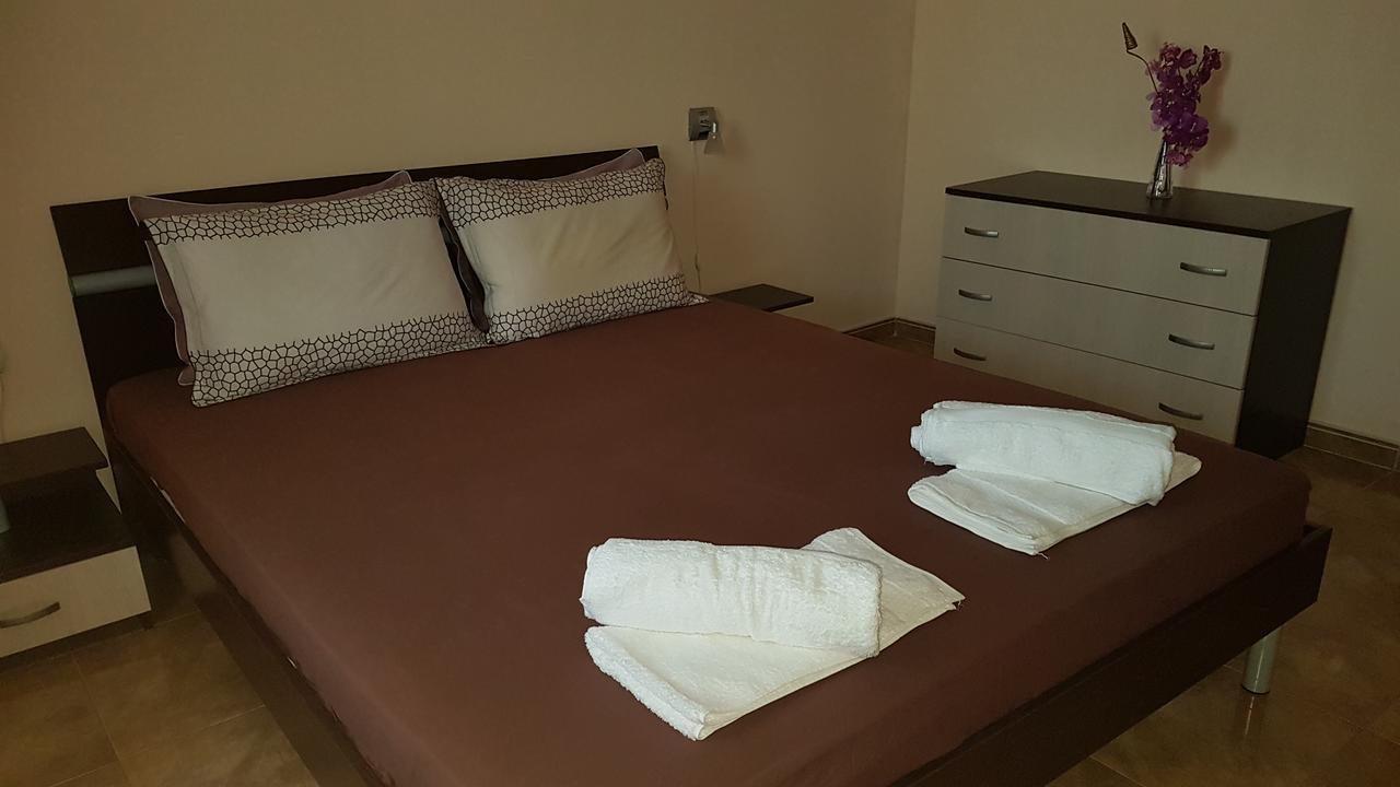 Tashevi Apartments Pomorie Eksteriør billede