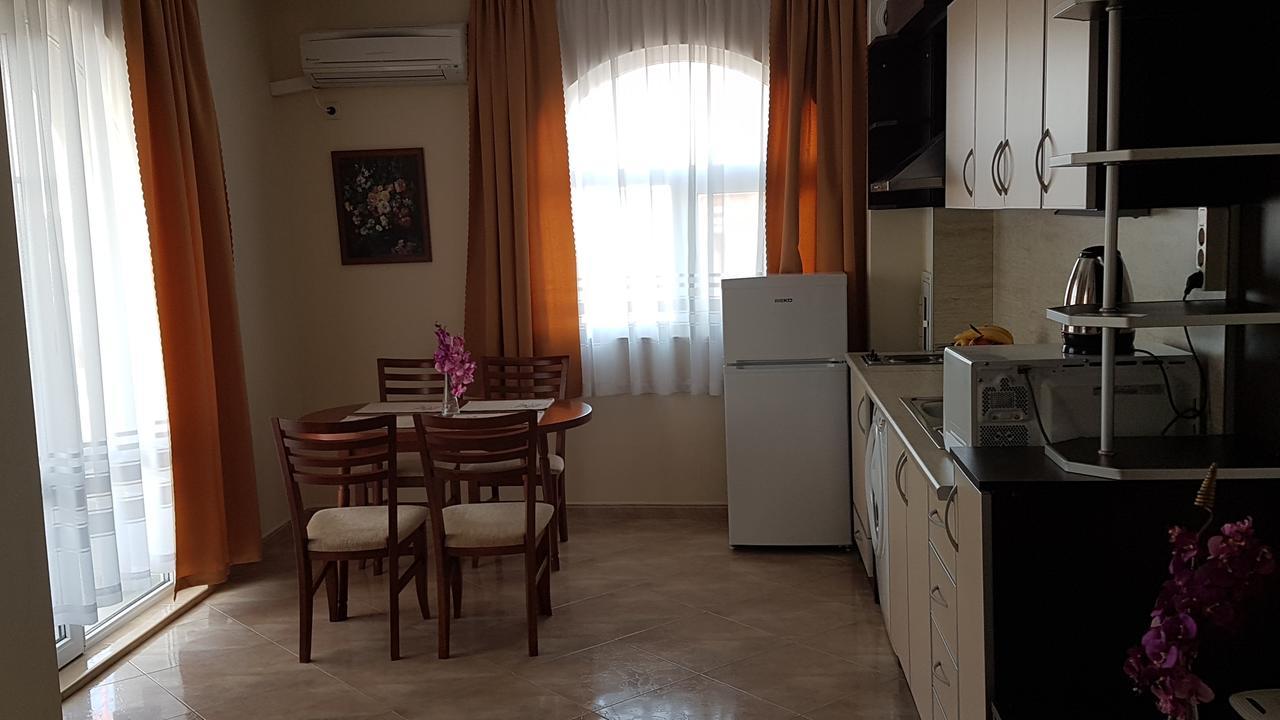 Tashevi Apartments Pomorie Eksteriør billede