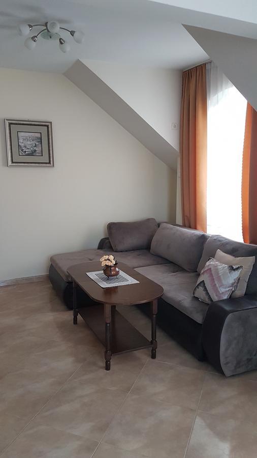 Tashevi Apartments Pomorie Eksteriør billede