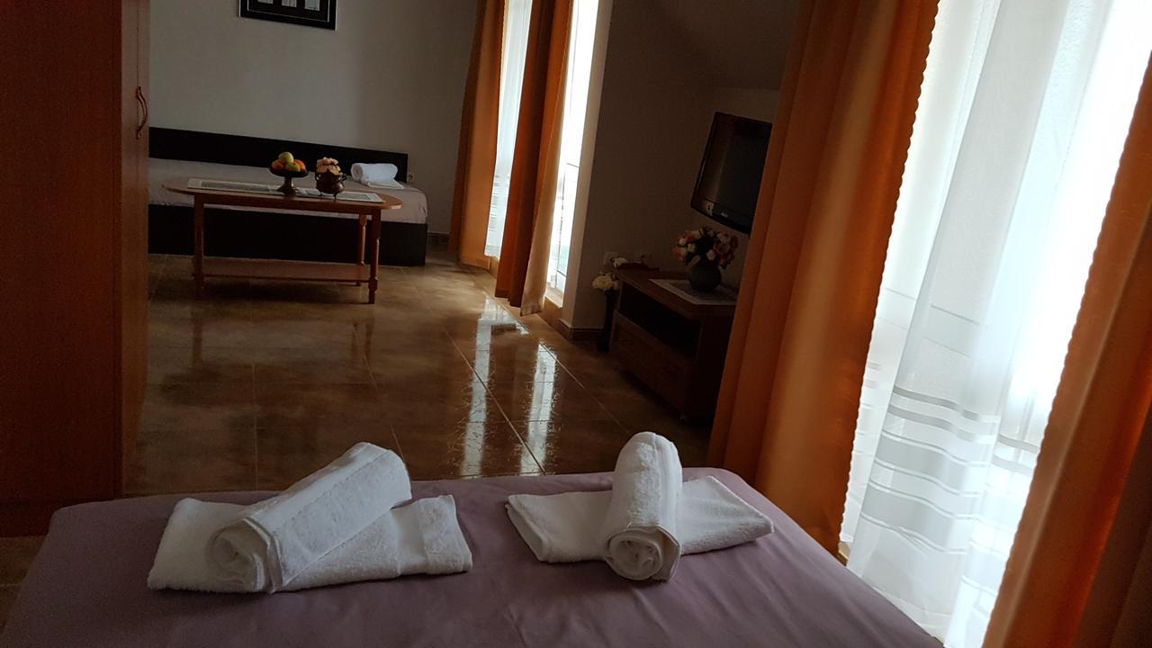 Tashevi Apartments Pomorie Eksteriør billede