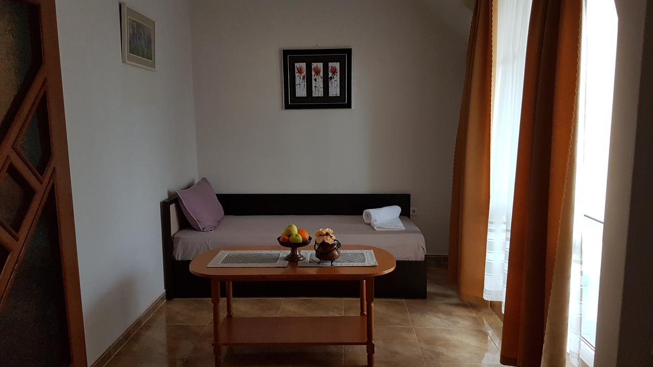 Tashevi Apartments Pomorie Eksteriør billede