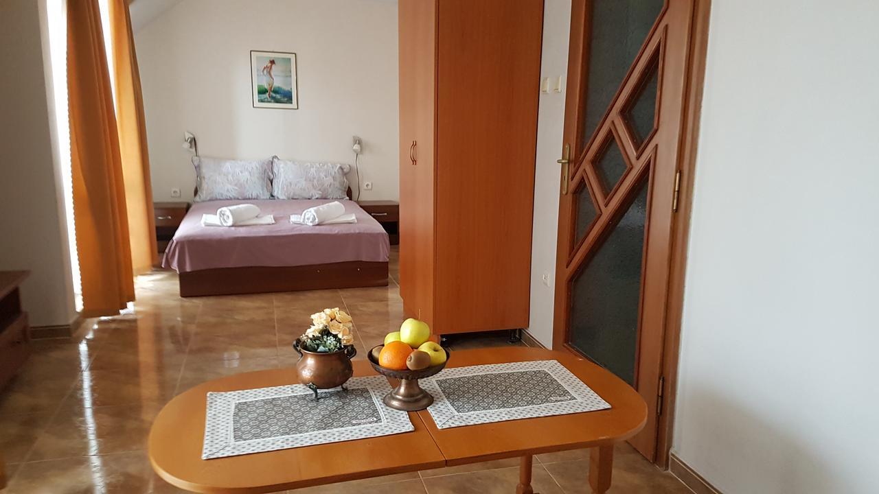 Tashevi Apartments Pomorie Eksteriør billede