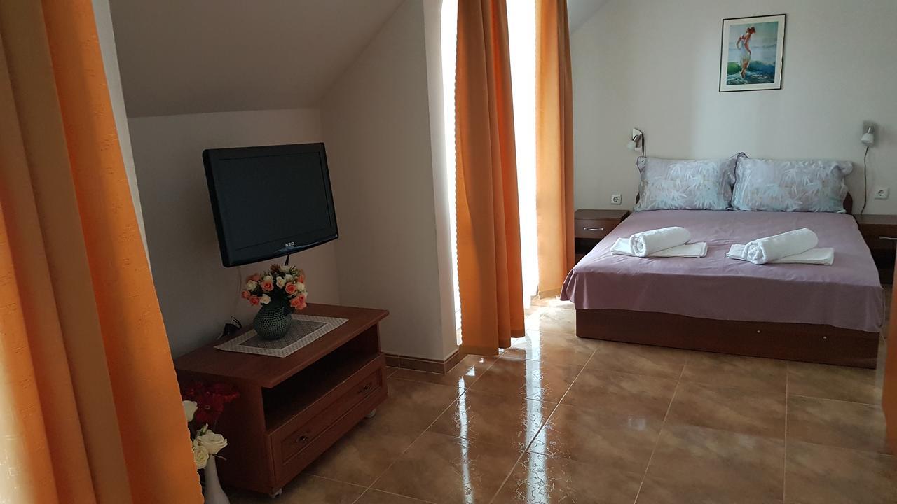 Tashevi Apartments Pomorie Eksteriør billede